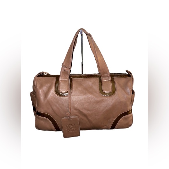 Loewe Handbags - LOEWE RARE TAN LAMBSKIN LEATHER ANAGRAM BOSTON BAG WITH LUGGAGE TAG
